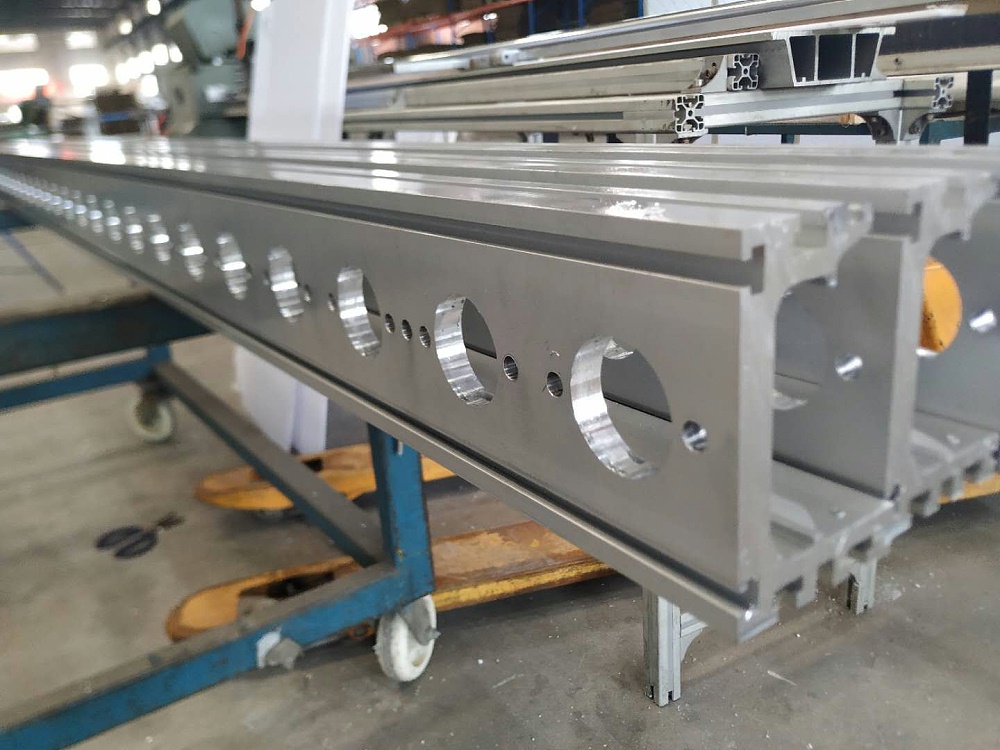 摩擦線鋁型材CNC加工 磨擦線設(shè)備長(zhǎng)料鋁型材數(shù)控加工 摩擦線鋁型材