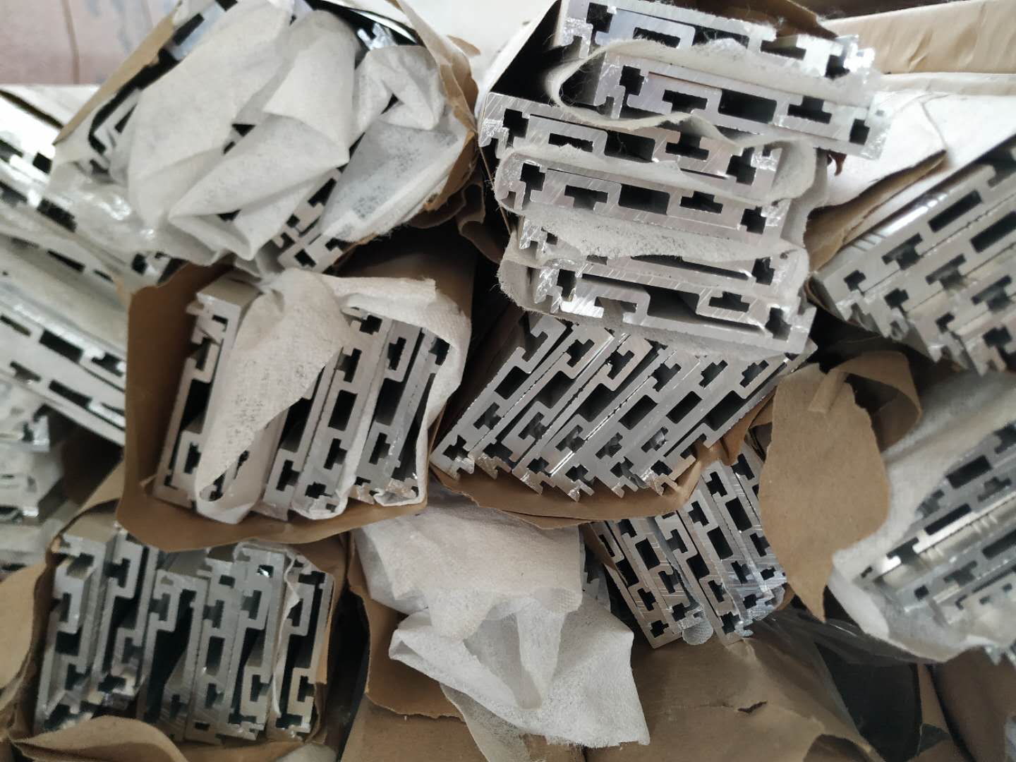 異型材鋁型材開模定制 帶槽口鉤子型材生產(chǎn)廠家 異型材鋁型材開模定制 帶槽口鉤子型材生產(chǎn)廠家