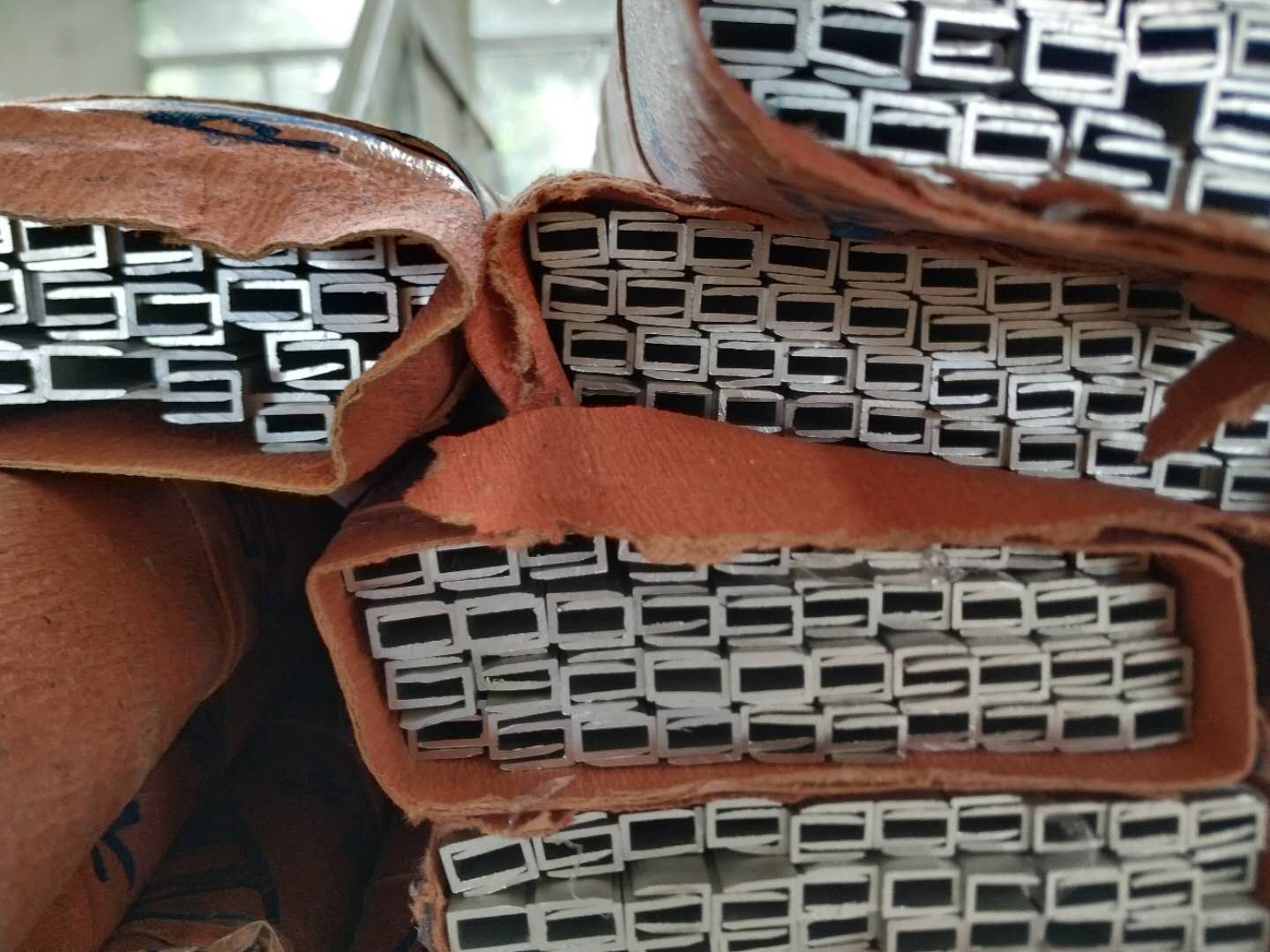 鋁合金U型槽生產(chǎn)廠家供應(yīng)各種規(guī)格槽鋁型材 鋁合金U型槽生產(chǎn)廠家供應(yīng)各種規(guī)格槽鋁型材