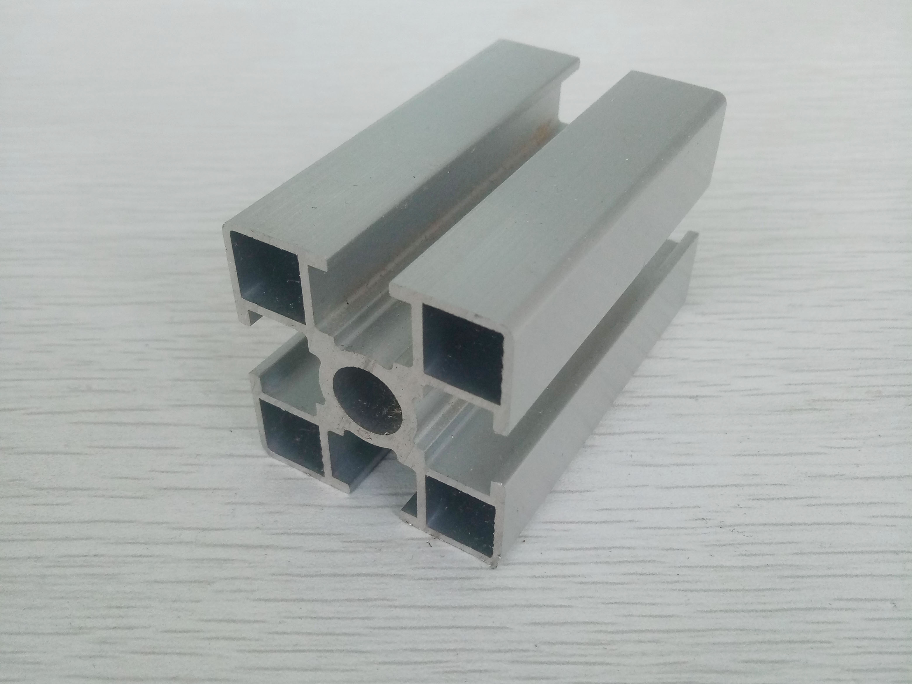 廠家直銷4040國(guó)標(biāo)圓孔鋁材 廠家直銷4040國(guó)標(biāo)圓孔鋁材