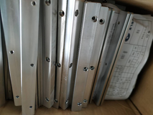 鋁合金長(zhǎng)條銑槽、鉆孔等數(shù)控加工/來料加工